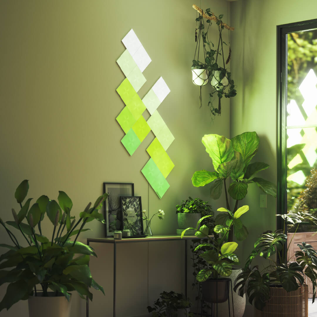 Light panels modular pintar square yang dapat berubah warna Nanoleaf Canvas yang dipasang pada dinding di atas tanaman rumah. Mirip dengan Philips Hue, Lifx. HomeKit, Google Assistant, Amazon Alexa, IFTTT.