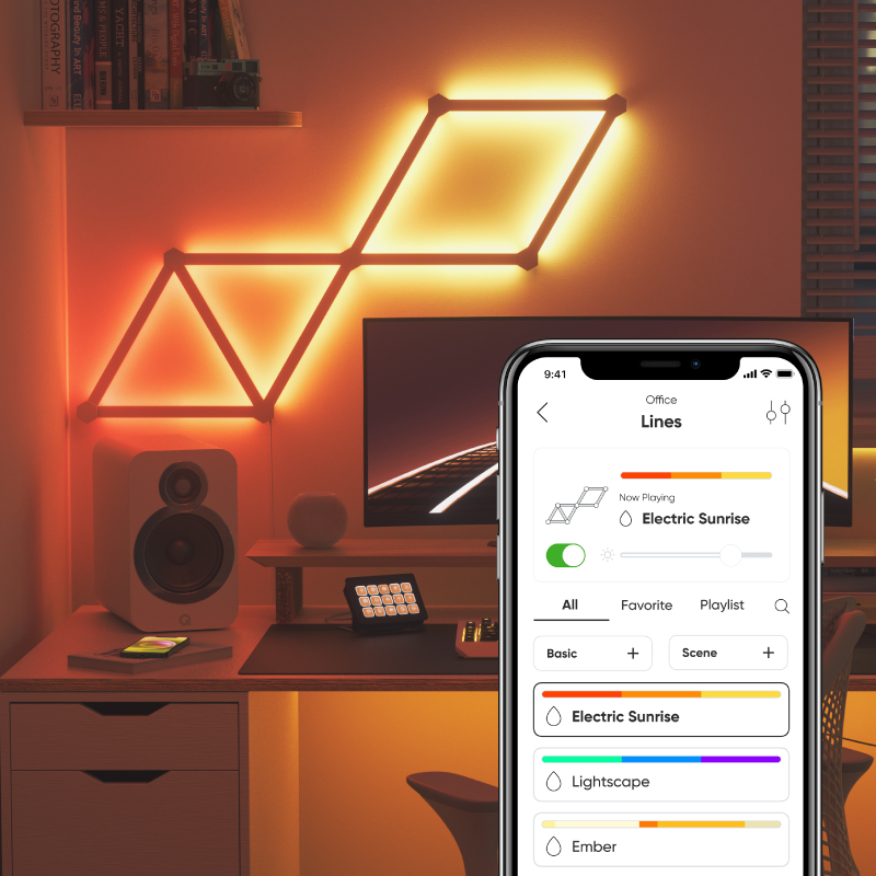 Đường sáng có đèn nền thông minh dạng mô-đun có thể thay đổi màu sắc Nanoleaf Lines Thread-enabled được gắn lên tường trong phòng làm việc ở nhà. HomeKit, Google Assistant, Amazon Alexa, IFTTT.
